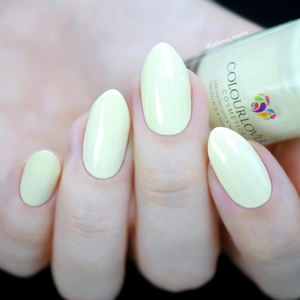 Daffodil – Vegan 10-free yellow nail polish with a glossy finish, plant-based, and cruelty-free