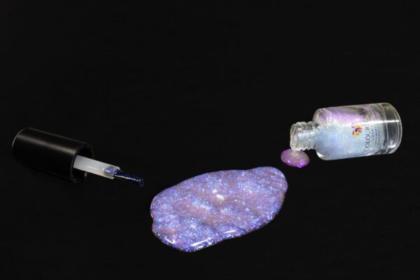 Icy Charm – Vegan 10-free multichromatic blue shimmer nail polish, plant-based, and cruelty-free.