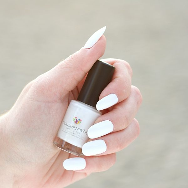 Snow White – Vegan 10-free crisp white cream nail polish with a glossy finish, plant-based, and cruelty-free