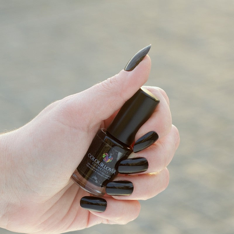 Staples Collection – Vegan 10-free nail polish set with strengthening formula