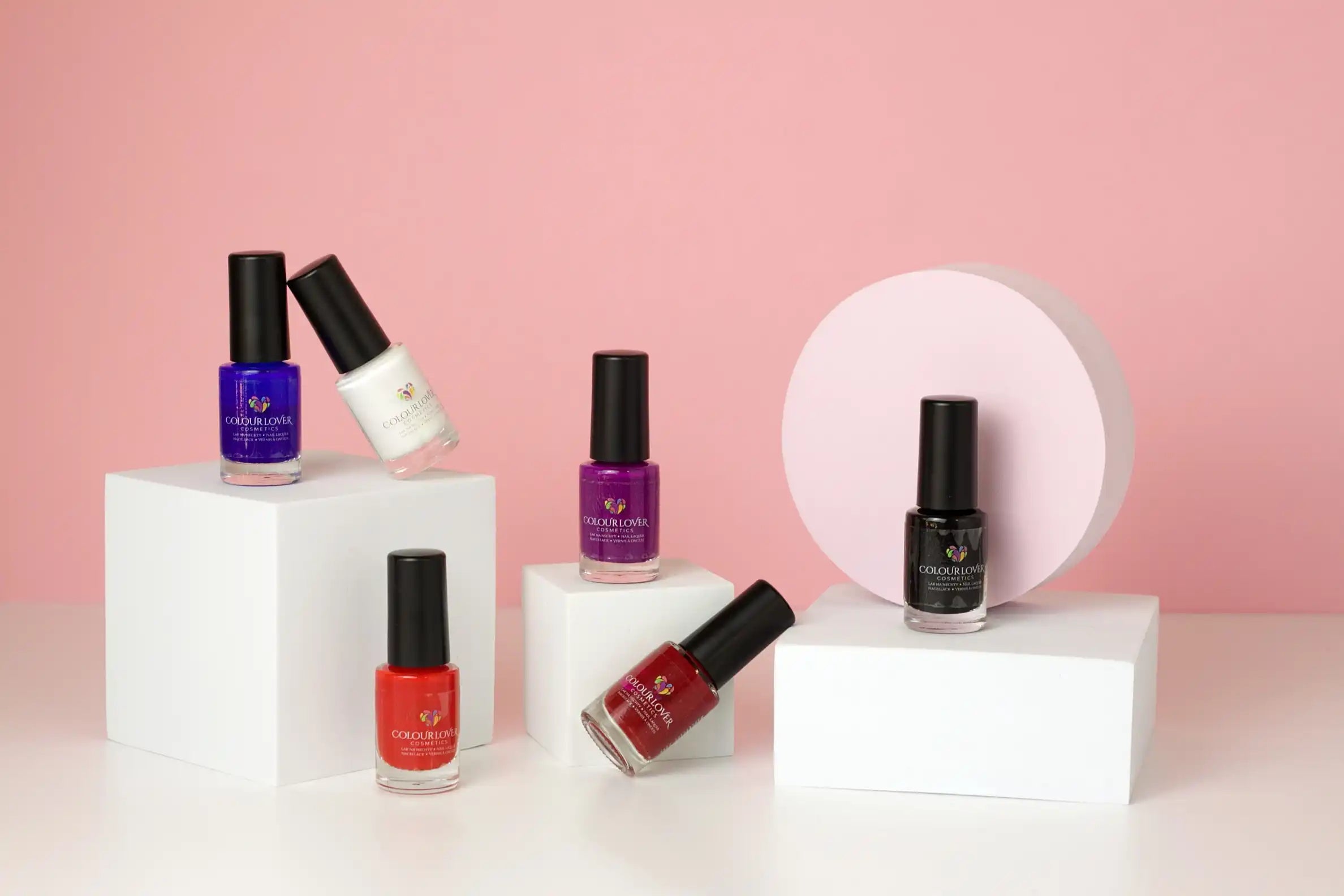 Staples Collection – Vegan 10-free nail polish set with strengthening formula