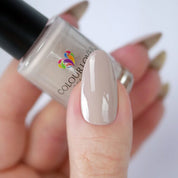 No Ants Allowed – Vegan 10-free nude nail polish with a smoky undertone, plant-based, and cruelty-free