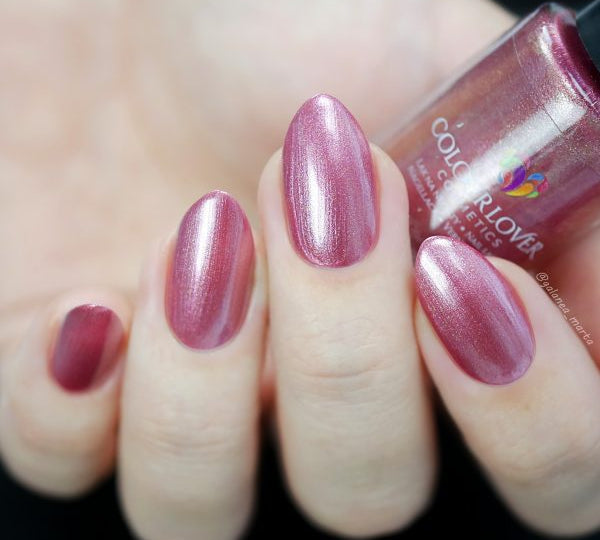 Peony – Vegan 10-free pink nail polish with a glossy finish, plant-based, and cruelty-free