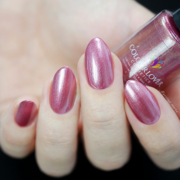 Peony – Vegan 10-free pink nail polish with a glossy finish, plant-based, and cruelty-free