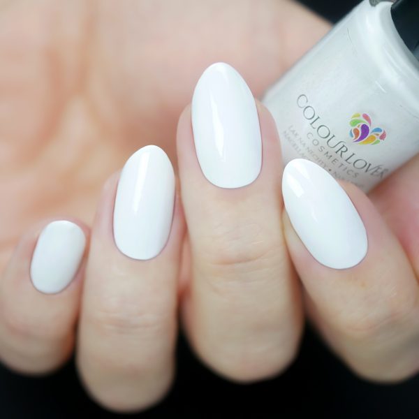 Snow White – Vegan 10-free crisp white cream nail polish with a glossy finish, plant-based, and cruelty-free