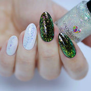 Under the Freezing Spell – Vegan 10-free multichrome nail polish shifting green to gold to pink with a shimmer finish, plant-based and cruelty-free