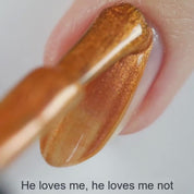 He Loves Me, He Loves Me Not – Vegan 10-free multichromatic nail polish shifting from gold to bronze to red, plant-based, and cruelty-free.