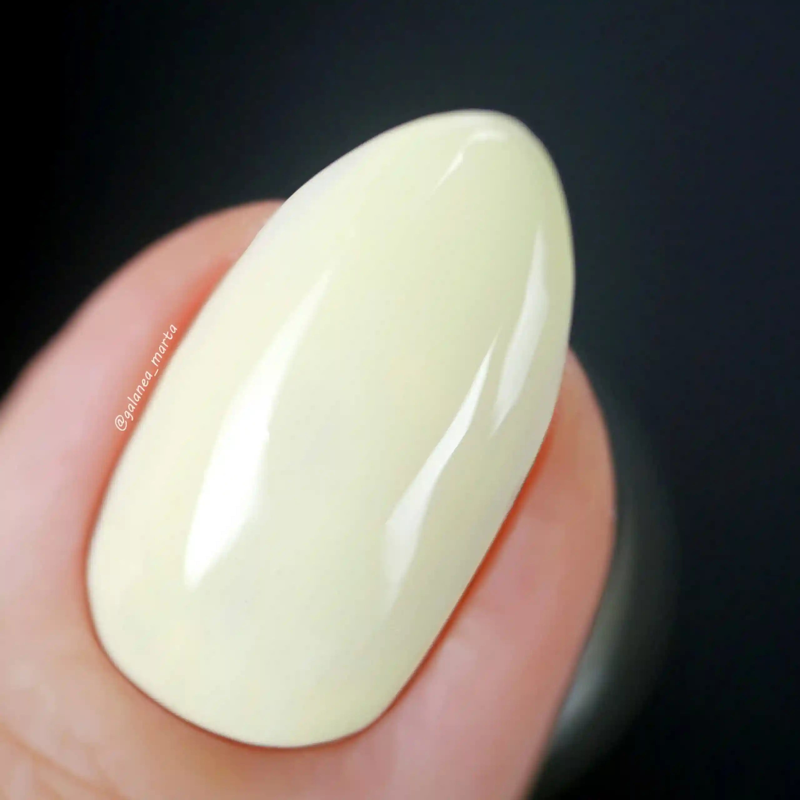 Daffodil – Vegan 10-free yellow nail polish with a glossy finish, plant-based, and cruelty-free