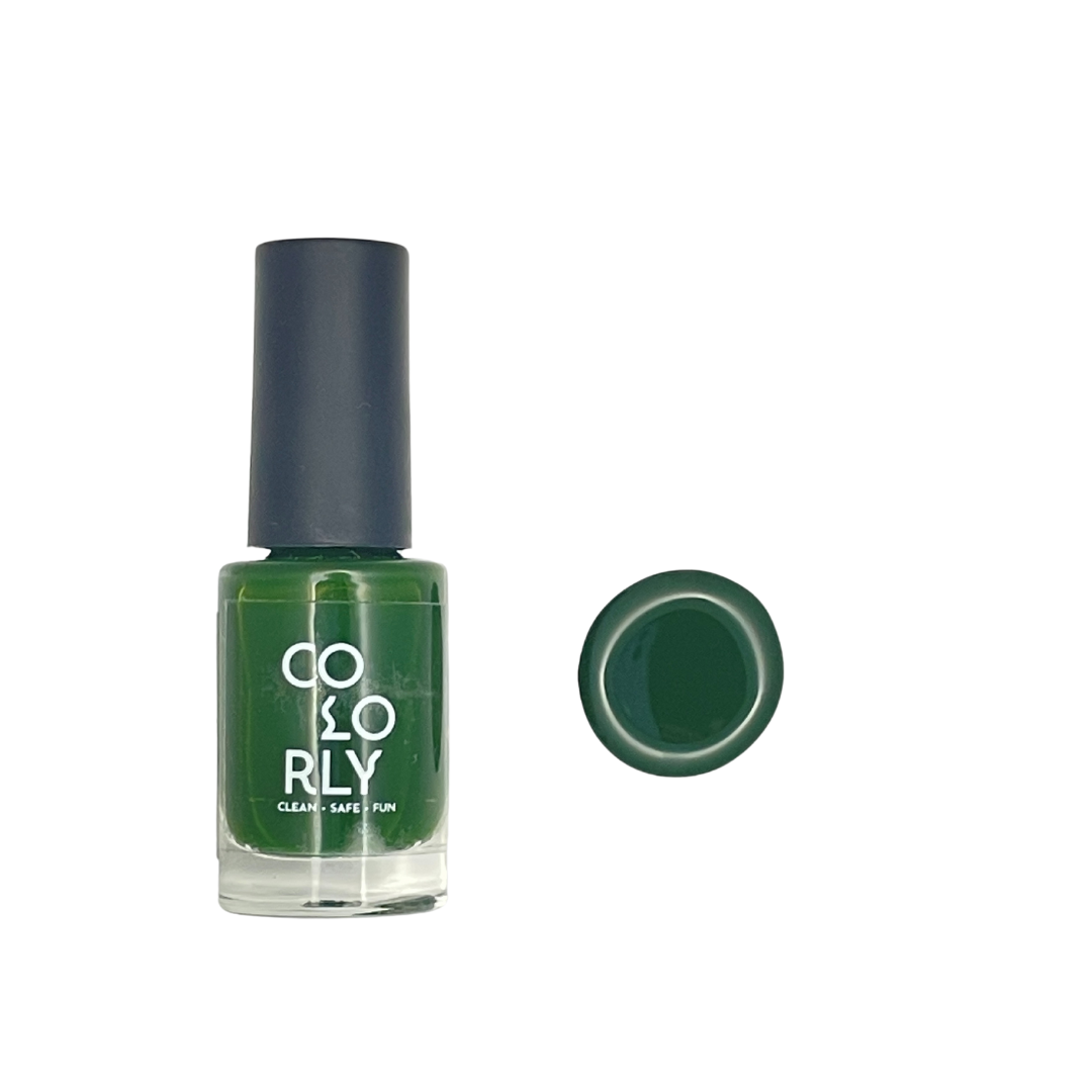 dark green nail polish with plant based, 10-free, vegan, cruelty free, sustainable, safe and healthy formula handmade in Slovakia