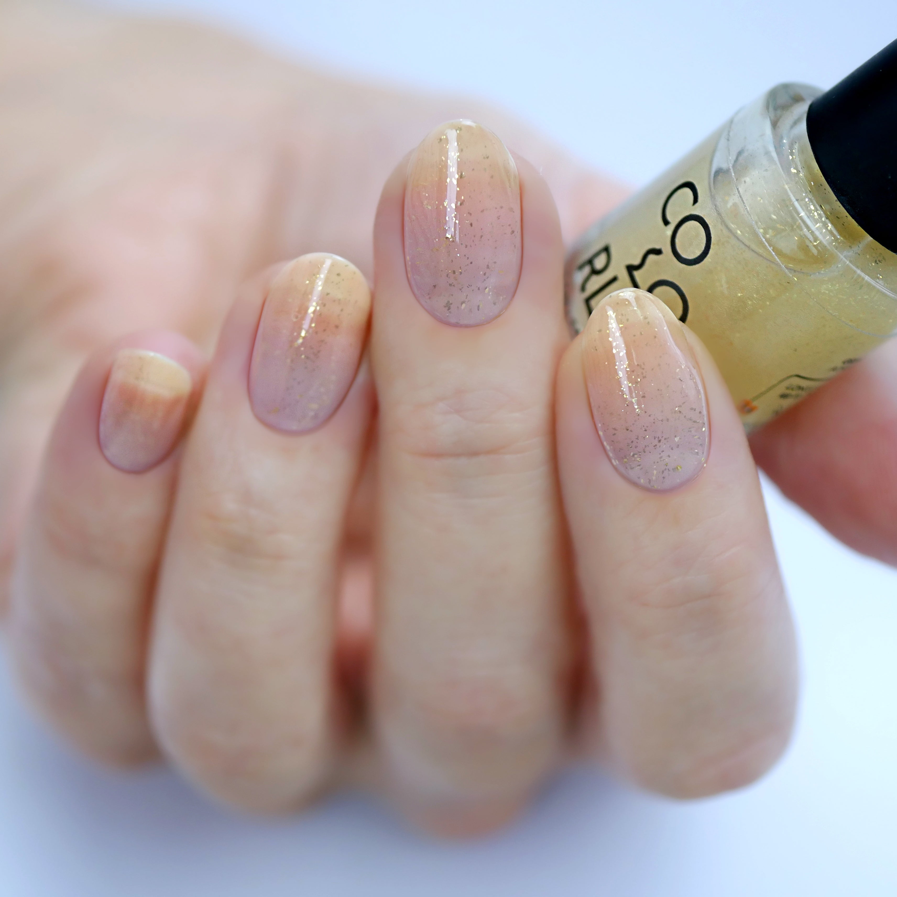 gold nail polish with plant based, 10-free, vegan, cruelty free, sustainable, safe and healthy formula handmade in Slovakia