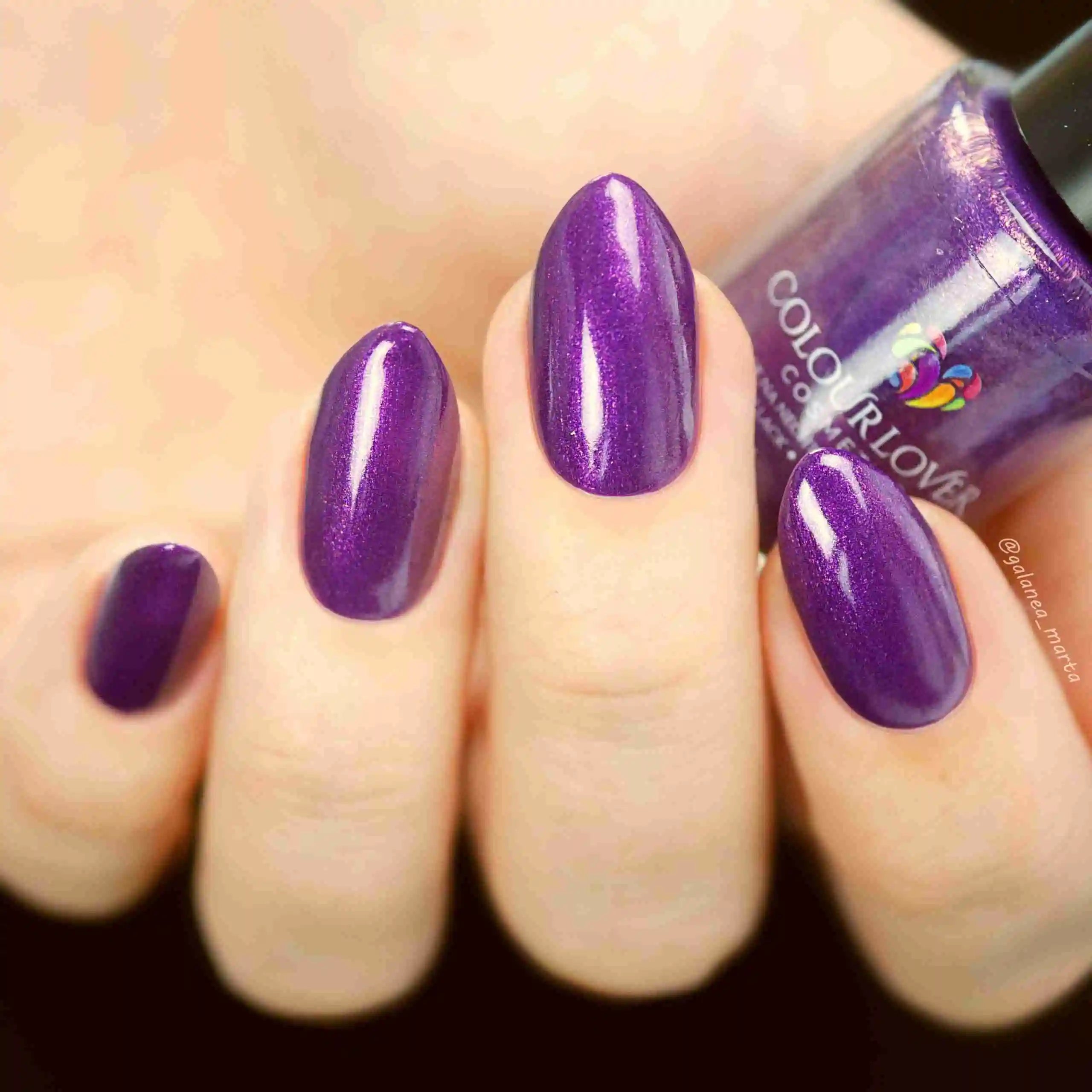 Iris – Vegan 10-free purple shimmer nail polish with a shimmer finish, plant-based, and cruelty-free.