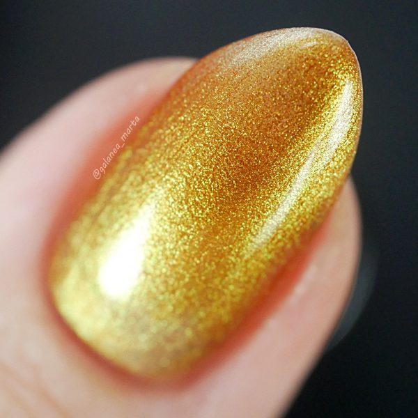 Pancy – Vegan 10-free duochrome gold nail polish shifting brick red to green, plant-based, and cruelty-free