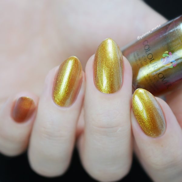 Pancy – Vegan 10-free duochrome gold nail polish shifting brick red to green, plant-based, and cruelty-free
