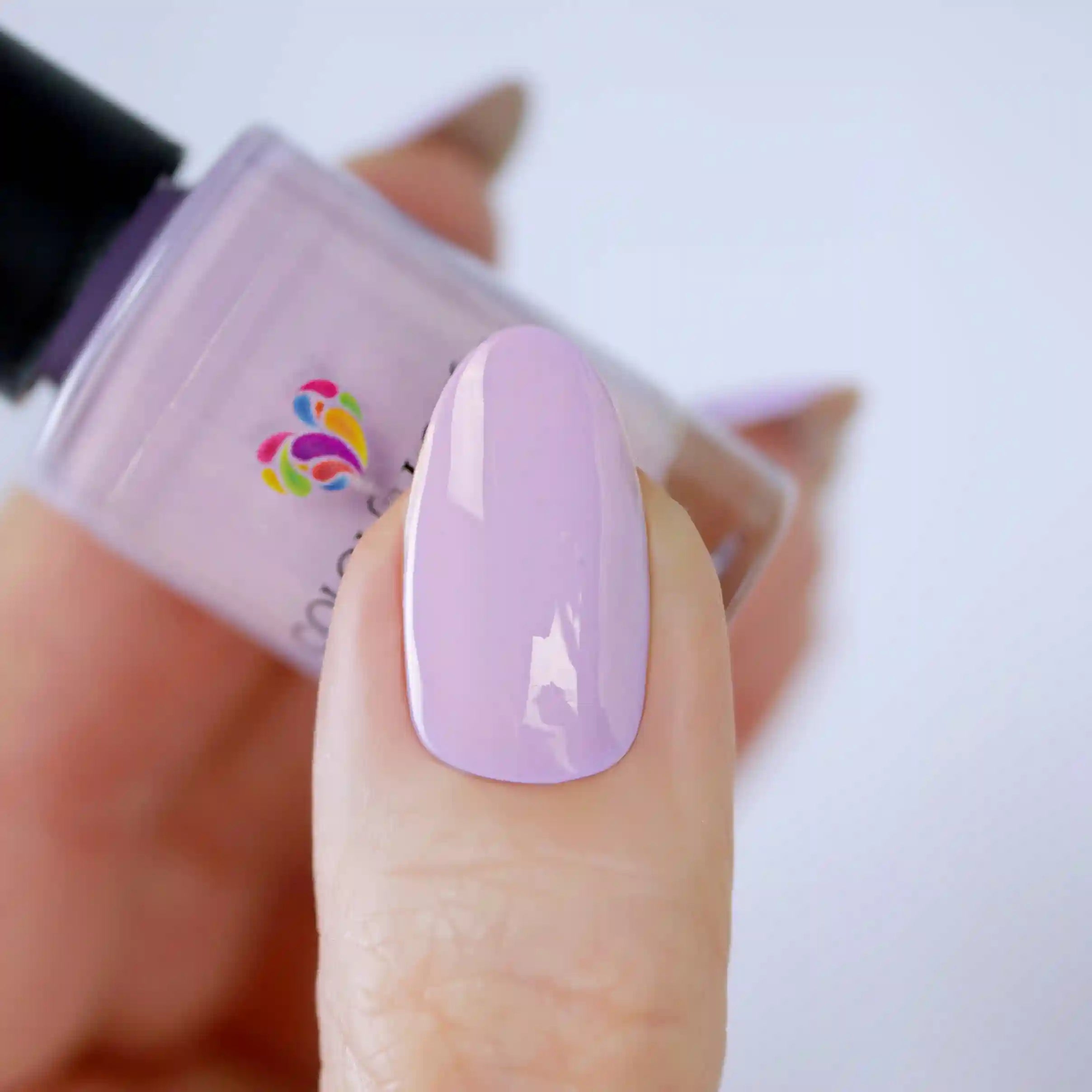 Read the Clouds – Vegan 10-free pastel lilac cream nail polish, plant-based and cruelty-free