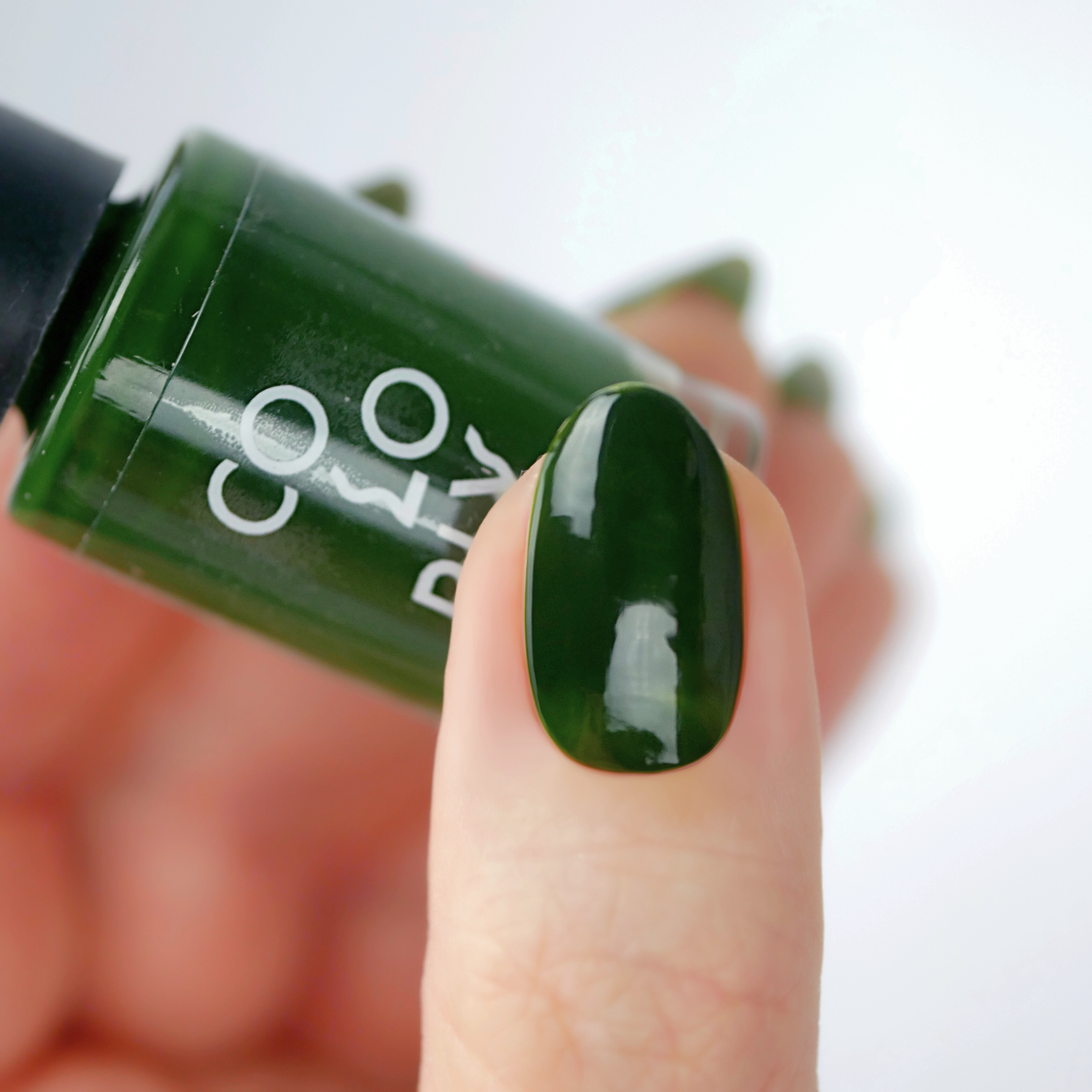 dark green nail polish with plant based, 10-free, vegan, cruelty free, sustainable, safe and healthy formula handmade in Slovakia