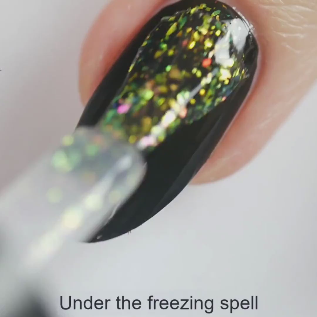 Under the Freezing Spell – Vegan 10-free multichrome nail polish shifting green to gold to pink with a shimmer finish, plant-based and cruelty-free