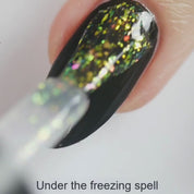 Under the Freezing Spell – Vegan 10-free multichrome nail polish shifting green to gold to pink with a shimmer finish, plant-based and cruelty-free