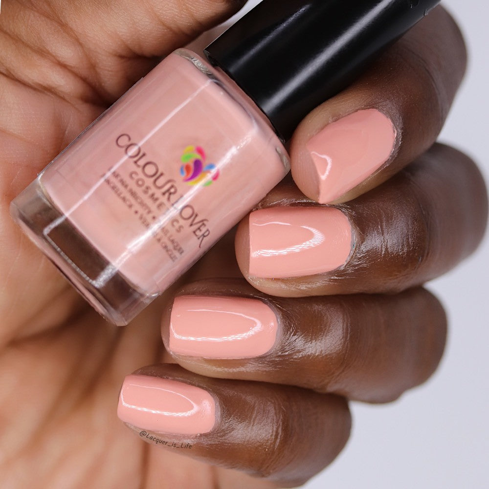 Barely Tanned – Vegan quick-dry nude nail polish with peach undertones, 10-free and cruelty-free.